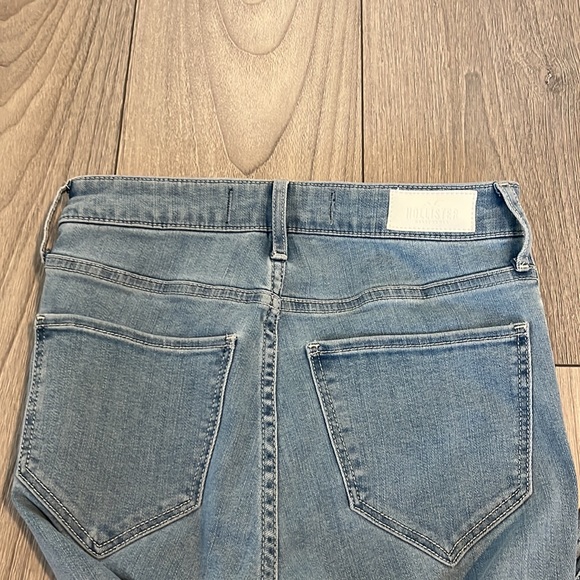 Hollister High Rise Flare Jeans Split bottom- Size 3S- W26 L29- BRAND NEW- NWT - Picture 5 of 8